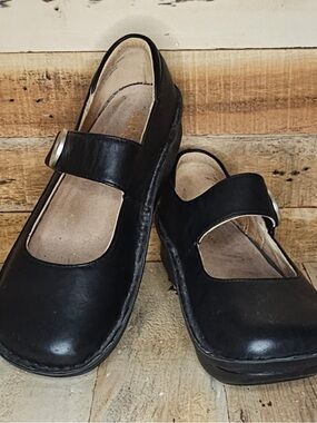 These are Alegria Paloma black leather Mary Jane shoes